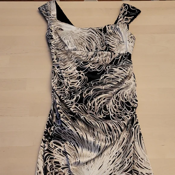 Y2K Vibe London Times Ruched Swirl Print Bodycon Dress - Picture 6 of 14